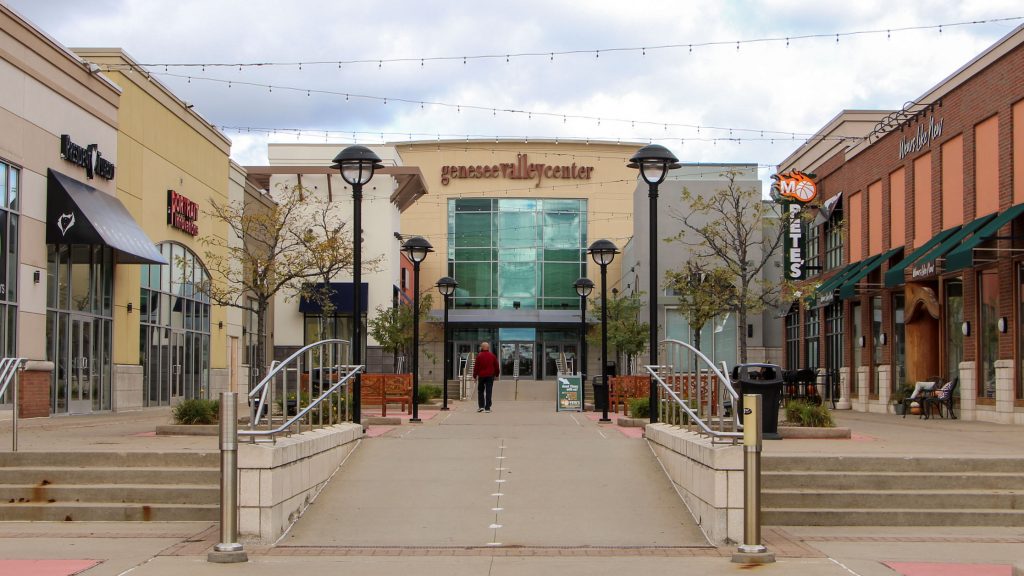 Genesee Valley Mall outside court, Flint Twp., MI