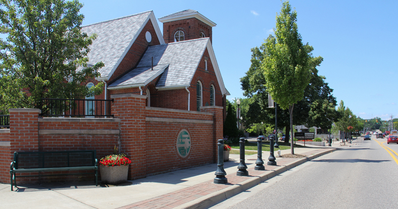 Grand Blanc Road in City of Grand Blanc