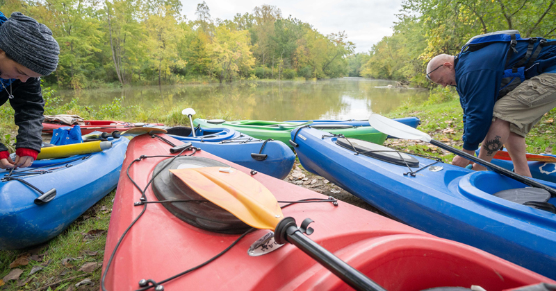 Kayakers getting ready to kayak Flint River