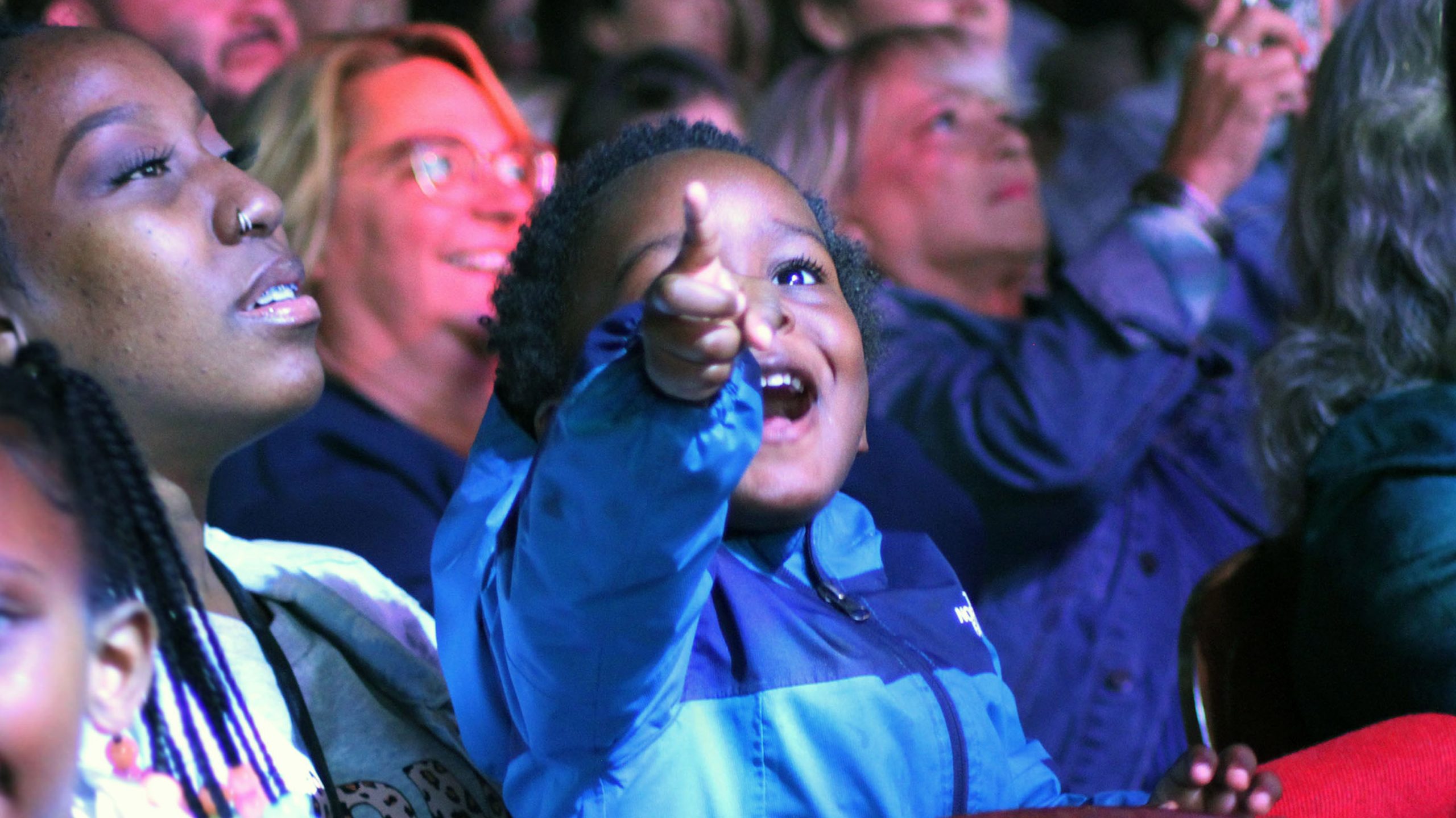 Child enjoys Gazillion Bubbles performance at The Whiting